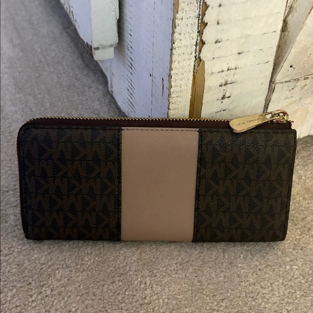 Michael Kors Dark Brown and Light Pink Wallet - Picture 3 of 5